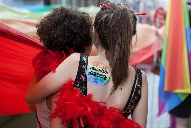Global çete LGBTİ’nin Türkiye'de propagandasını destekleyen gruplar! CHP'li belediyeler başı çekiyor