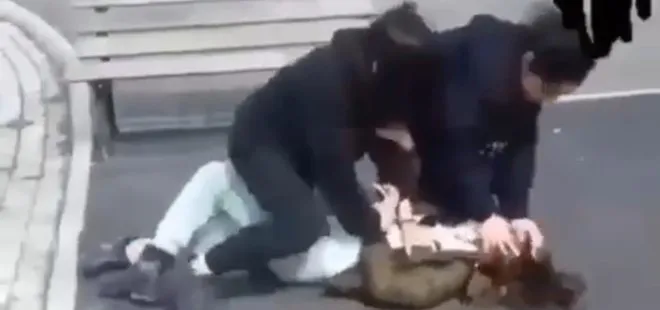 Bursa’da iki genç kız bir genç kızın üzerine çıkıp tekme tokat saldırdı! O anlar kamerada
