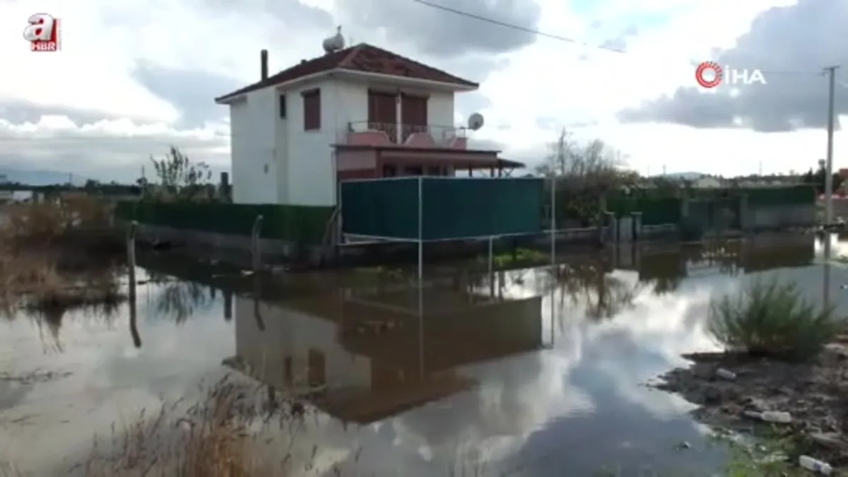 Burhaniye de yazlıklar su altında kaldı