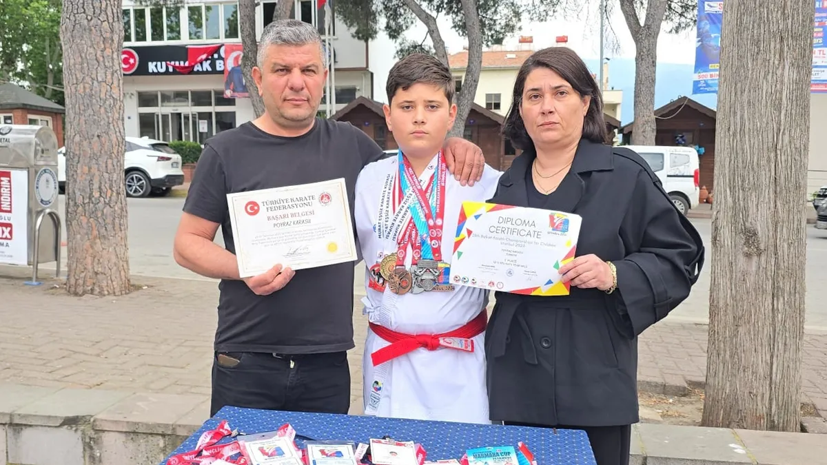CHP’li başkandan skandal karar! Babasına kızdı milli karateciyi kulüpten kovdu
