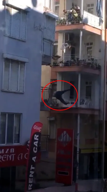 1642341262713.jpg Anne ve anneannesinin yardımı işe yaramadı! 5'inci kattan düştü - 3