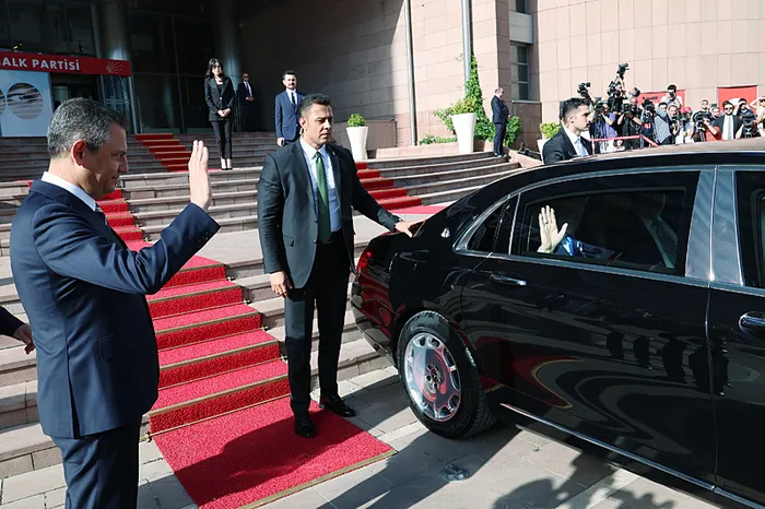 18 yıl sonra bir ilk: Başkan Erdoğan'dan CHP'ye iade-i ziyaret! 'Özel' görüşme 1 saat 30 dakika sürdü - 2