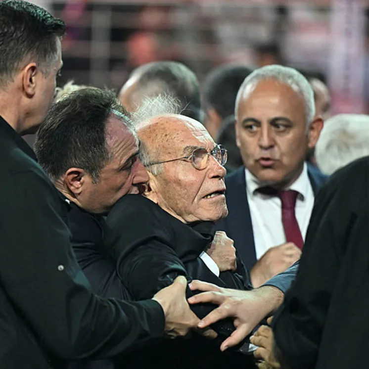 CHP kongresinde olay