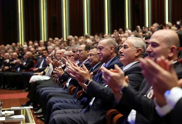 baskan-recep-tayyip-erdogandan-polis-akademisi-mezuniyet-toreninde-son-dakika-aciklamalari-1667322801131.jpg Başkan Erdoğan'dan Kılıçdaroğlu'nun uyuşturucu iddiasına sert tepki: Güvenlik güçlerimizi ucuz siyasi oyunlara meze yaptırmayız - 3