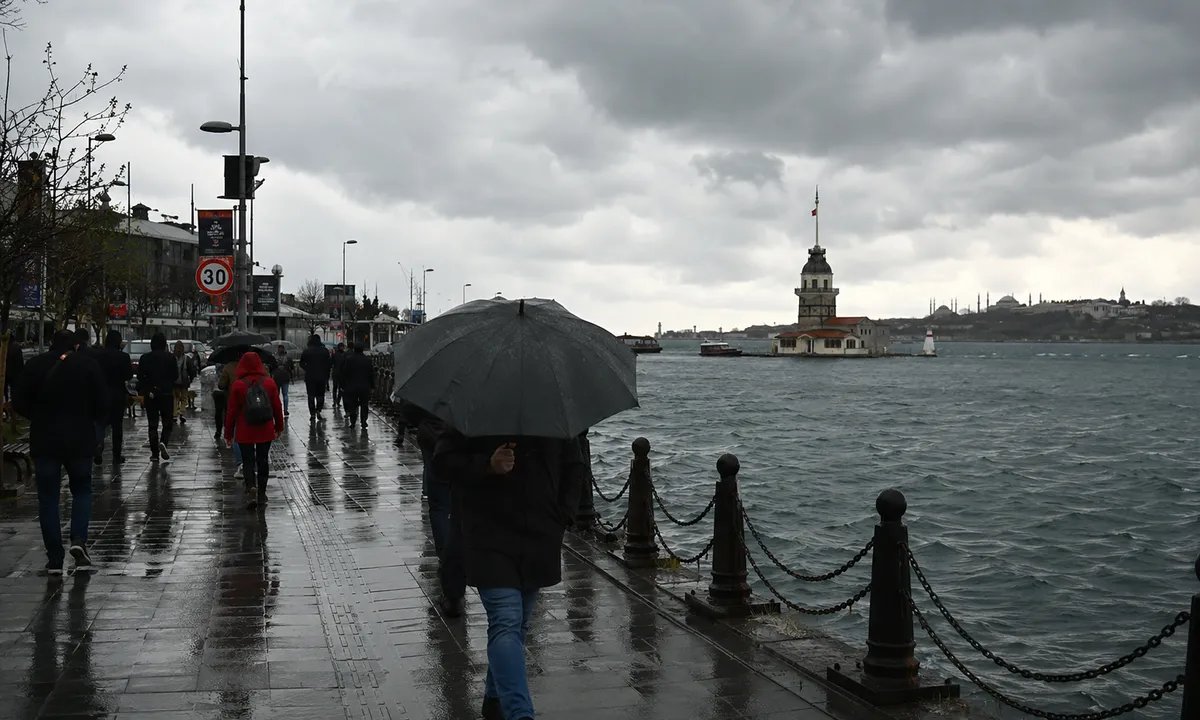 istanbulda-ogleden-sonra-dikkat-yagislar-zirveye-ulasacak-adil-tek-a-haberde-uyardi-afete-donusme-riski-var-1783153843620.png Meteoroloji uzmanı, sağanak yağışın özellikle öğle saatlerinden itibaren kent genelinde etkisini artıracağını belirtti. (Foto: A Haber)