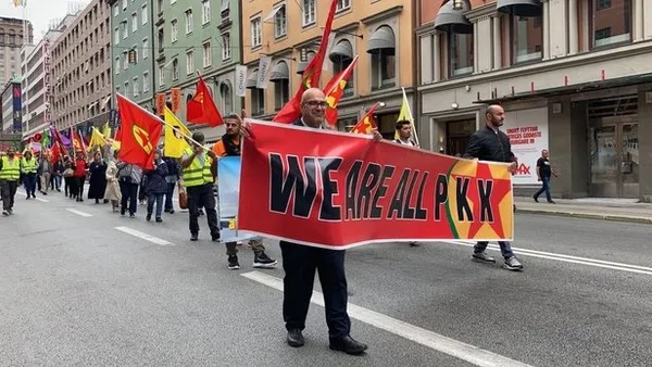 Muhtıraya rağmen İsveç’te skandal görüntüler! Terör örgütü YPG/PKK yandaşları gösteri düzenledi