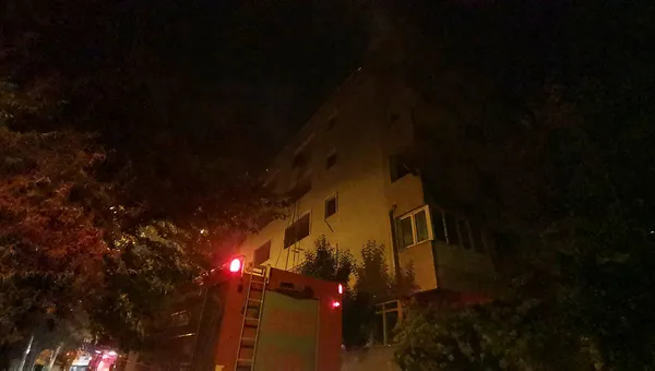 avcilarda-yangin-panigi-4-katli-bina-kul-oldu-1626561653736.jpg Avcılar'da yangın paniği! 4 katlı bina kül oldu - 2