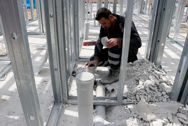 1680084778565.jpg Gaziantep'te depremzede esnaf için çelikten çarşı: Yapımı 45 günde tamamlanacak - 4