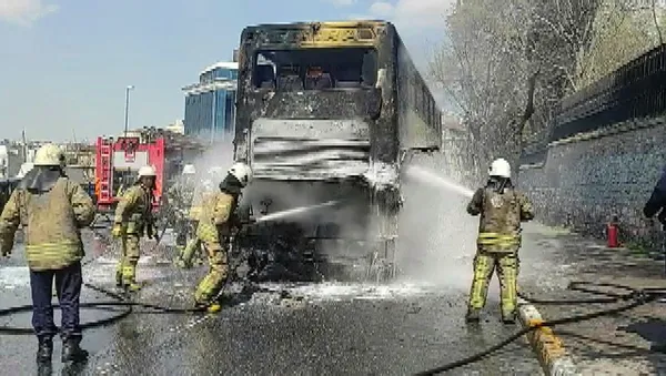 İstanbul'da İETT otobüsü yolcuları ölümden döndü! Alev alev yandı - 2