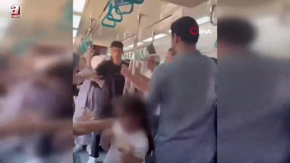 Marmaray’da çocuklarının yanında babaya yumruk! O anlar kamerada