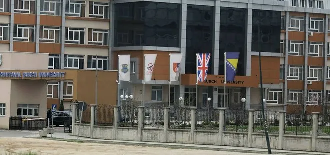Bosna Hersek’teki FETÖ okullarında İngiliz bayrağı