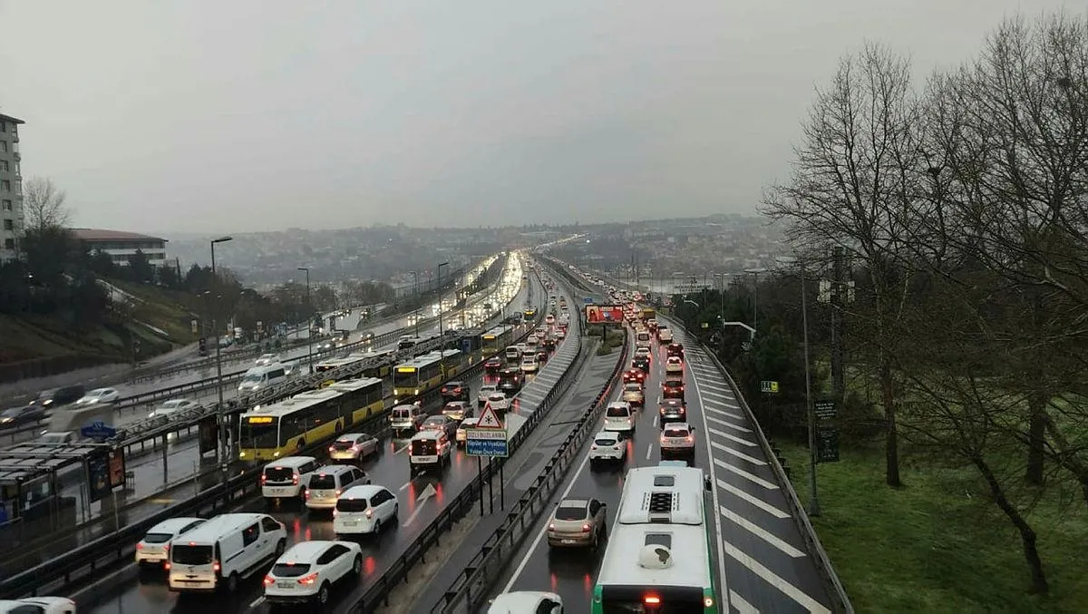 Son dakika: İstanbul trafiğinde kar yoğunluğu!