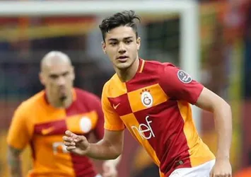 Manchester United Ozan Kabak'ı izliyor