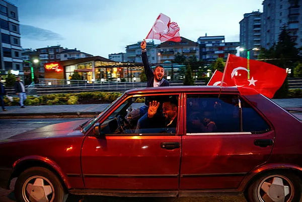 Türkiye’nin 81 ilinden Başkan Erdoğan’ın zaferinin sevinç görüntüleri! Başkan Erdoğan’ın konuşmaları…