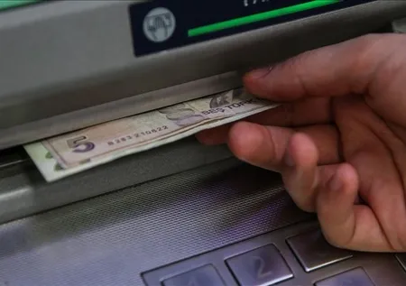 Bankada hesabı olanlar dikkat! Limitler yükseldi! Hangi banka ATM'sinden kaç para çekiliyor?