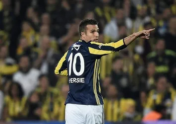 Robin van Persie atıyor Fenerbahçe kazanıyor