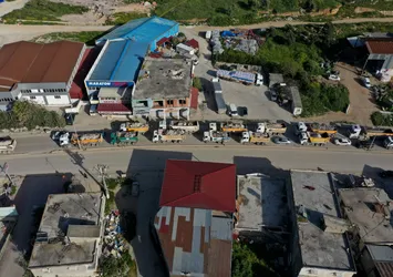 Deprem felaketi sonrası Hatay! Enkaz kaldırma çalışmaları sürüyor: Kamyonlarının yoğunluğu havadan görüntülendi