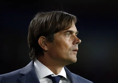 Fenerbahçe Phillip Cocu ile görüşüyor
