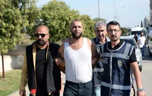 adanada-koca-dehseti-esinin-yabanci-numaradan-arandigini-gorunce-yaptiklari-dehsete-usurdu-1666343686822.jpg Adana’da koca dehşeti! Eşinin yabancı numaradan arandığını görünce yaptıkları dehşete üşürdü - 4