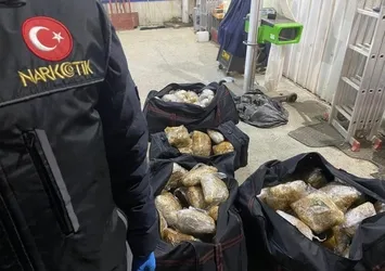 Düzce’de kargo aracının içinde 65 kilodan fazla gram uyuşturucu yakalandı