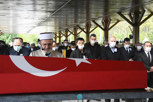 Şehit Jandarma Uzman Çavuş Eyüp Fidan son yolculuğuna uğurlandı - 1