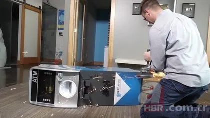 ATM cihazının içinden çıkanlar herkesi şaşırttı! Boş sanıyorlardı ama...