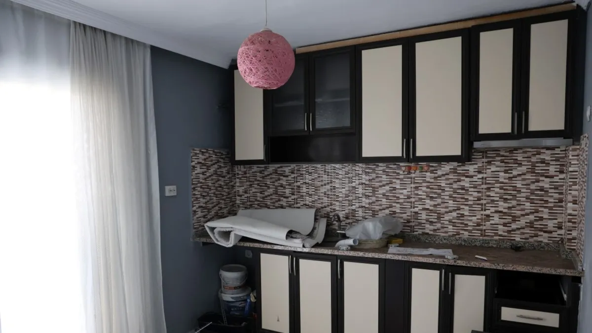 İzmir'de akılalmaz olay! 35 yıllık komşu duvarı kırdı bütün eşyaları çaldı