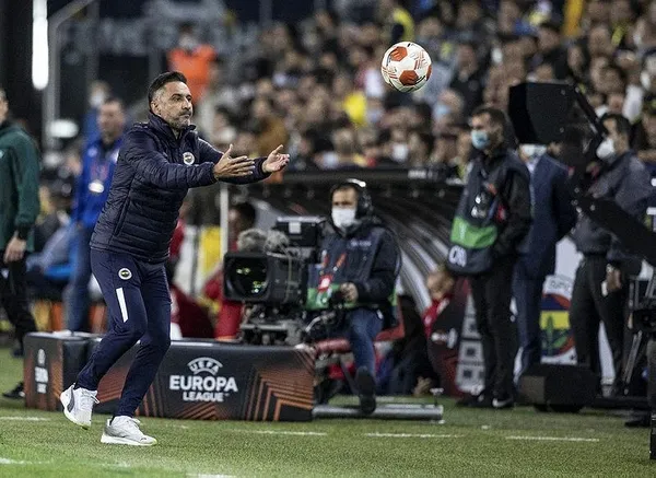 fenerbahce-olympiakos-maci-sonrasi-vitor-pereiradan-flas-sozler-her-geldiklerinde-attilar-1633030970677.jpeg Vitor Pereira'dan Fenerbahçe - Olympiakos maçı sonrası çarpıcı yorum: Her geldiklerinde attılar - 4