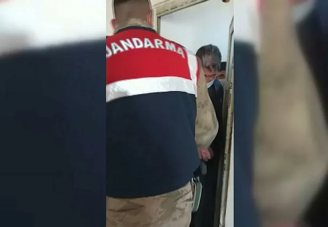 Kahramanmaraş'ta 5 kişi yakalanmamak için aynı tuvalete girdi - 1