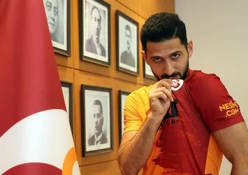 Galatasaray Emre Akbaba'nın sözleşmesini uzattı! Son dakika Galatasaray transfer haberleri | GS haberleri