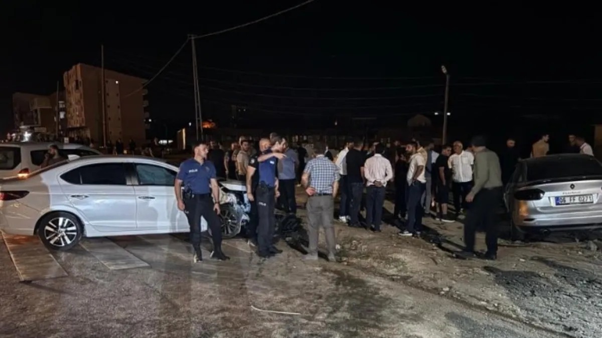 Hakkari'de feci kaza! Araçlar çarpıştı: 4 yaralı