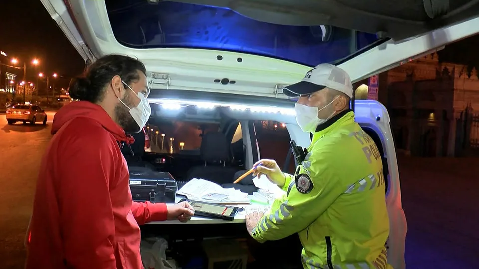 Son dakika | İstanbul'da sıkı denetim! Tam kapanmanın ilk gecesinde ceza yağdı