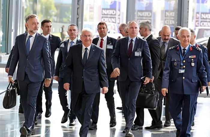 Milli Savunma Bakanı Güler’den kritik temas! NATO karargahında mevkidaşlarıyla görüştü