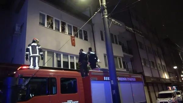 karisina-gonderdigi-fotograf-polis-ve-itfaiyeye-harekete-gecirdi-1610283069425.jpg Karısına gönderdiği fotoğraf polis ve itfaiyeyi harekete geçirdi! - 3