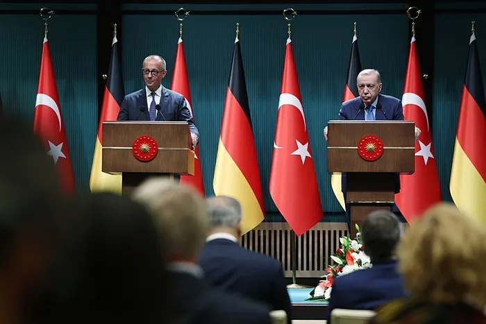 baskan-erdogandan-ankarada-almanyaya-gazze-ayari-yasanan-soykirimi-gormuyor-musunuz-1761831760247.jpeg İki lider konuşmalarının ardından soruları yanıtladı (AA)