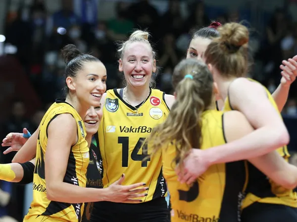 Son dakika: VakıfBank Fenerbahçe’yi yenerek Kupa Voley şampiyonu oldu