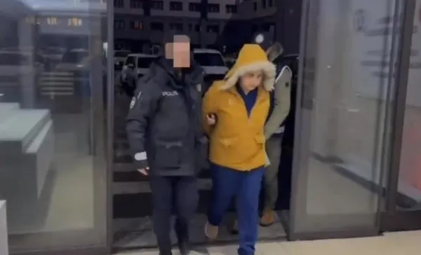 interpolun-kirmizi-bultenle-aradigi-10-kisi-istanbulda-yakalandi-1704953516002.jpeg Interpol'ün kırmızı bültenle aradığı 10 kişi İstanbul'da yakalandı! - 3