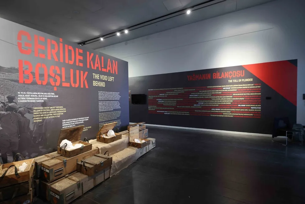 world-decolonization-forum-insanligin-yuku-dekolonizasyonun-bugunu-sergisi-ile-basladi-1778337029335.jpg NUN Eğitim ve Kültür Vakfı ile Enstitü Sosyal iş birliğinde düzenlenen World Decolonization Forum 2026 kapsamında hazırlanan “İnsanlığın Yükü: Dekolonizasyonun Bugünü” sergisi, Atatürk Kültür Merkezi’nde kapılarını açtı (Foto: ahaber.com.tr)
