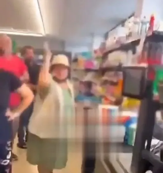 sakaryada-tesetturlu-kadina-alcak-saldiri-agza-alinmayacak-sozler-soyledi-kara-fatmalar-defolun-1717602438666.jpg Sakarya'da tesettürlü kadına alçak saldırı! Ağza alınmayacak sözler söyledi: Gözaltına alındı - 1