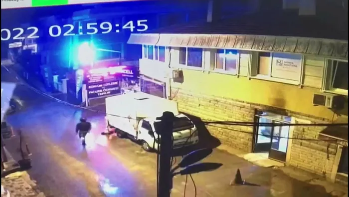 Bakırköy'de vahşet: Eski komşusunu fırında satırla öldürdü - 3