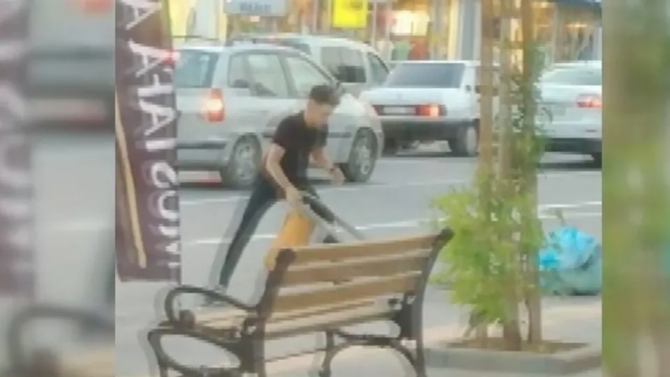 Kahramanmaraş’ta ilginç olay! Kaldırımdaki çöp kutusunu...