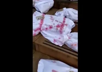 İkiyüzlü BBC'ye Gazze tepkisi! Merkezinin önüne bebek ceset torbası koydular