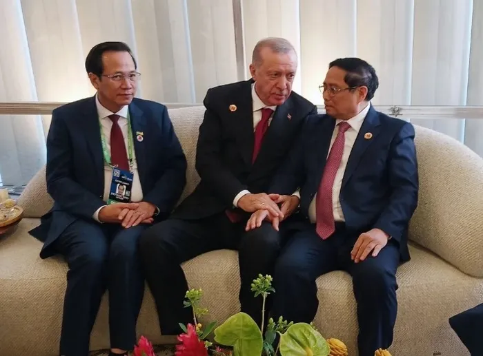 kuresel-barisa-baskan-erdogan-imzasi-yil-boyunca-bas-donduren-diplomasi-17-ulkeye-19-ziyaret-1735464638088.jpg Foto: AA