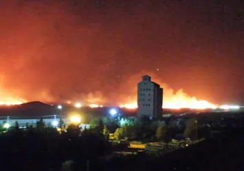 Sınırın sıfır noktasında korkutan yangın!
