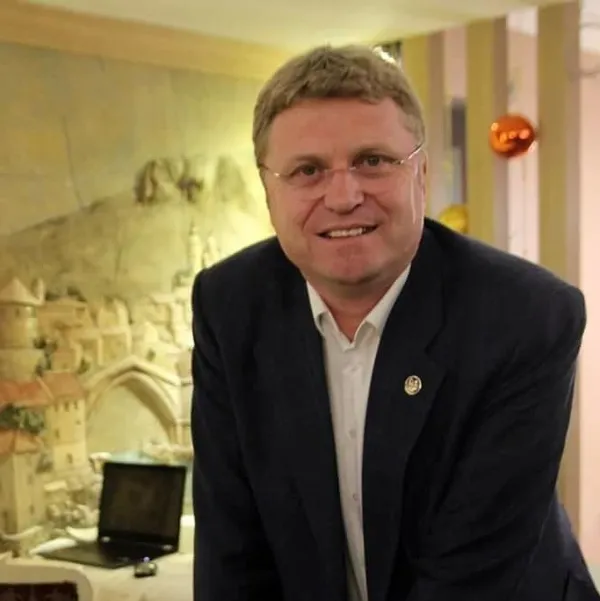 Esnafa yardım yapmak yerine makam arabası aldı