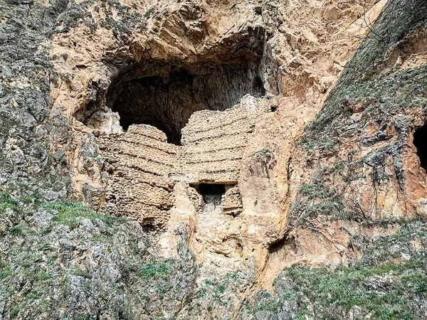 nuh-tufaninda-siginak-olmustu-luvi-magarasi-kesfedilmeyi-bekliyor-1710148648458.jpeg Nuh Tufanı'nda sığınak olmuştu! Luvi Mağarası keşfedilmeyi bekliyor - 1
