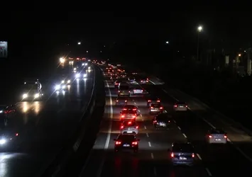 Bayram bitmeden dönüşe geçen tatilciler otoyolda yoğunluk oluşturdu