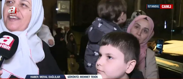 peygamber-askinin-nisanesi-hirka-i-serif-kapilarini-ziyaretcilerine-acti-1771592008498.png (foto:ahaber.com.tr)