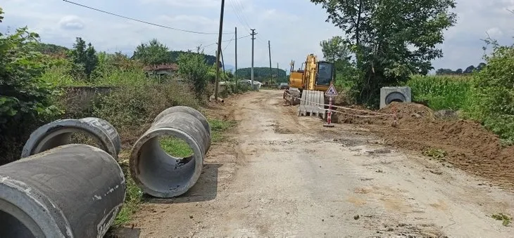 CHP’li İBB’ye bağlı İSKİ ekipleri vatandaşı çileden çıkardı! Halk kokudan penceresini bile açamıyor