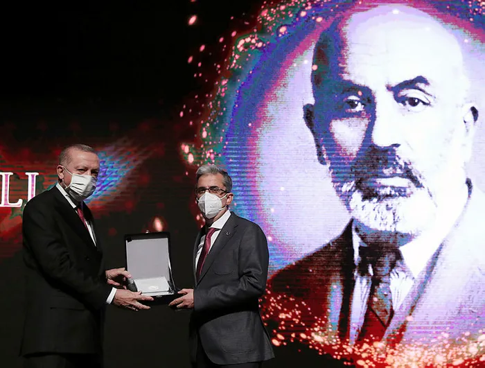 Başkan Erdoğan: İstiklal Marşı etrafında kenetlenmeliyiz